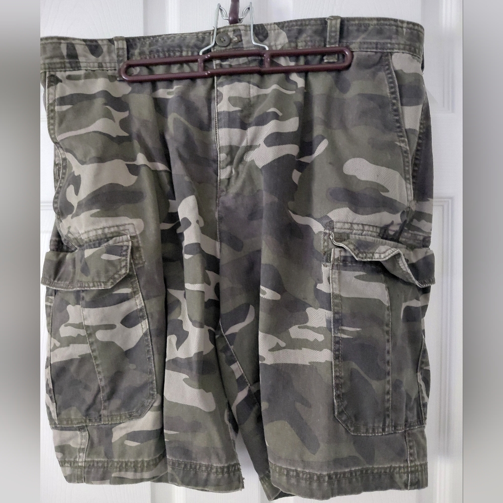 Izod Green Camouflage Cargo Shorts